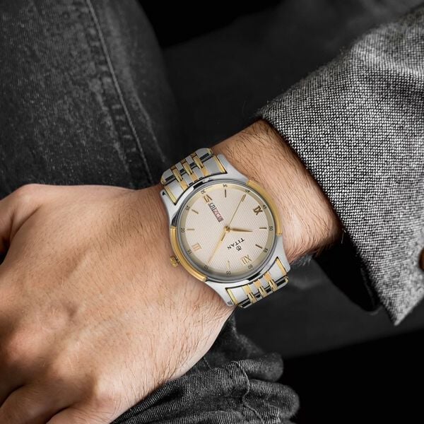Titan Analog with Day and Date Off White Dial Stainless Steel Strap watch for Men