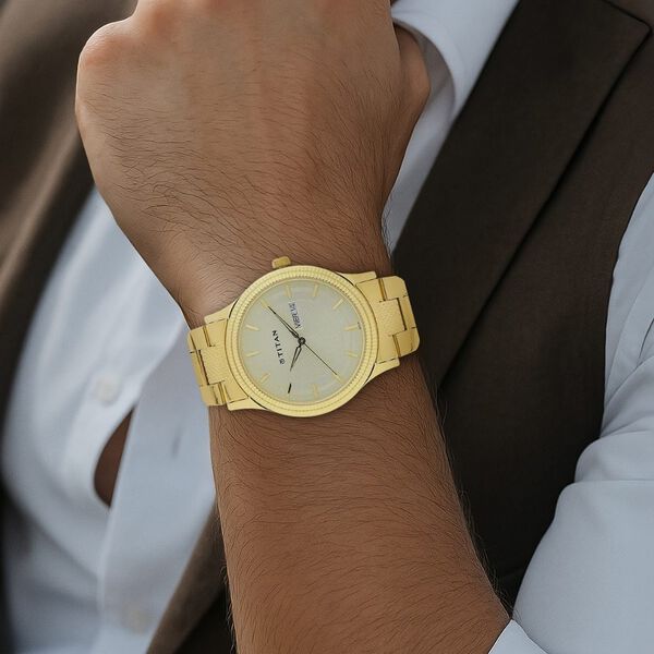 Titan Analog with Day and Date Quartz Champagne Dial Metal Round Stainless Steel Strap watch for Men