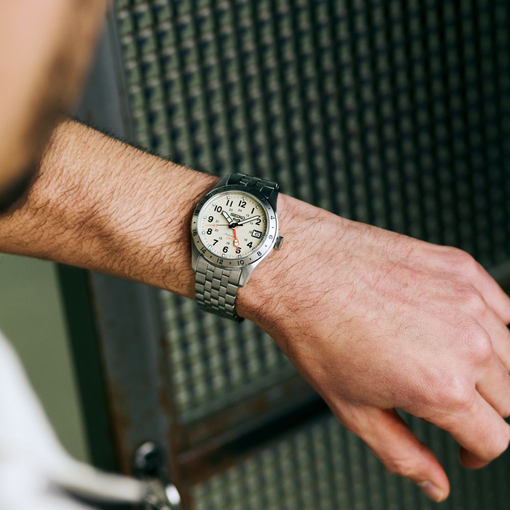 Seiko 5 Sports Field HDB002K1 case back