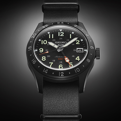 Seiko 5 Sports SSK025K1 detail view